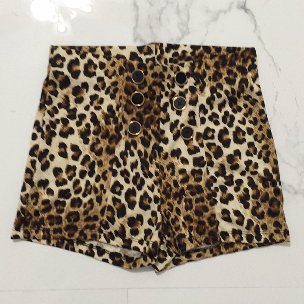 Leopard high waisted shorts